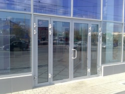 Стеклянные алюминиевые двери